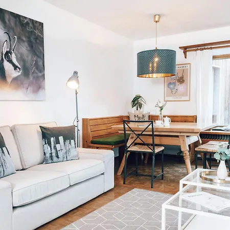 Haus Astrid & Summer Card